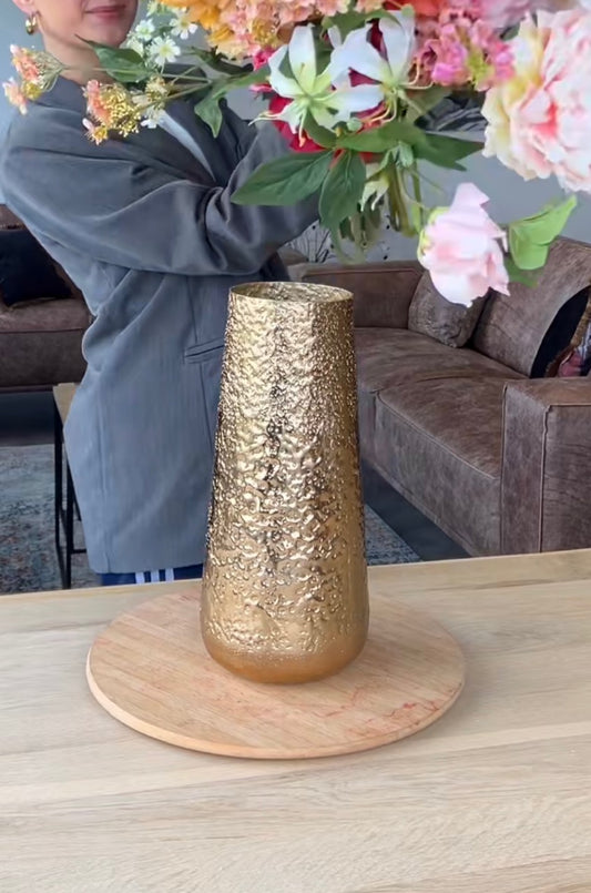 Vaas goud met subtiele structuur